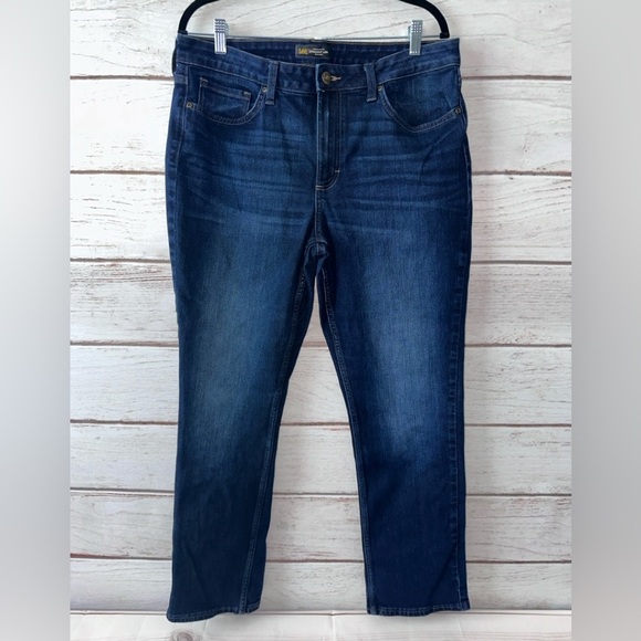 Lee Women’s Regular Fit Straight Leg Jeans- Size 16 Medium Classic Casual Office - Picture 1 of 7